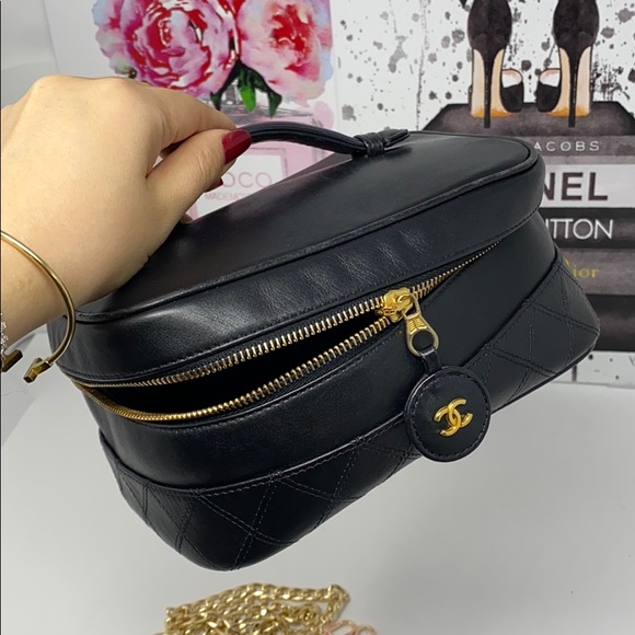Chanel cosmetic bag - Picture 3 of 8